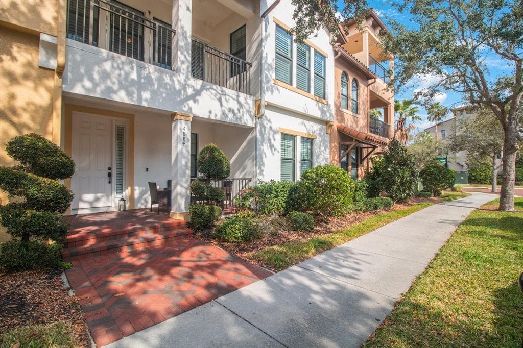 4884 YACHT CLUB DRIVE