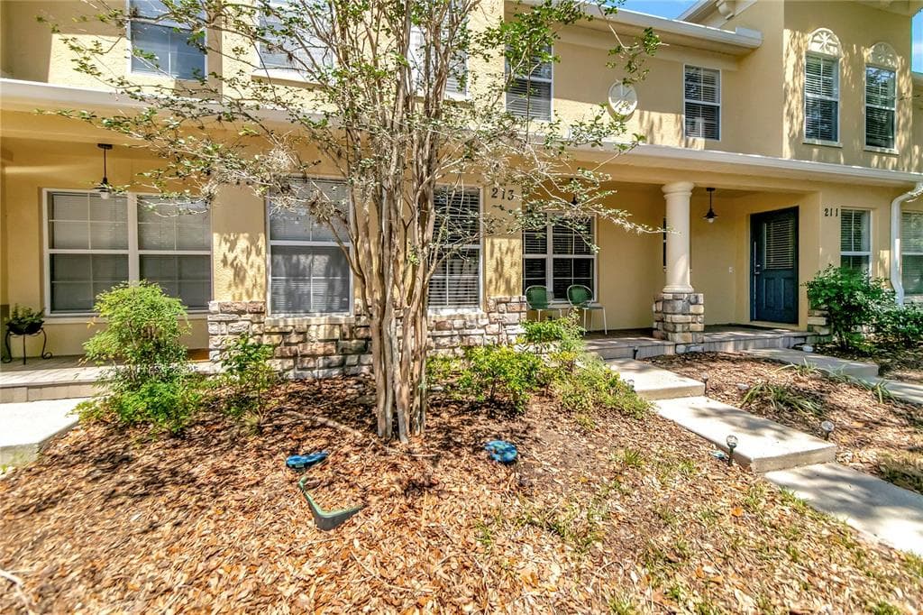 213 DRAW BRIDGE LANE VALRICO, FL 33594