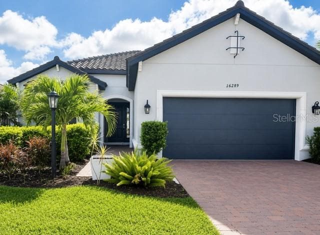 6289 MESA GLEN BRADENTON, FL 34203