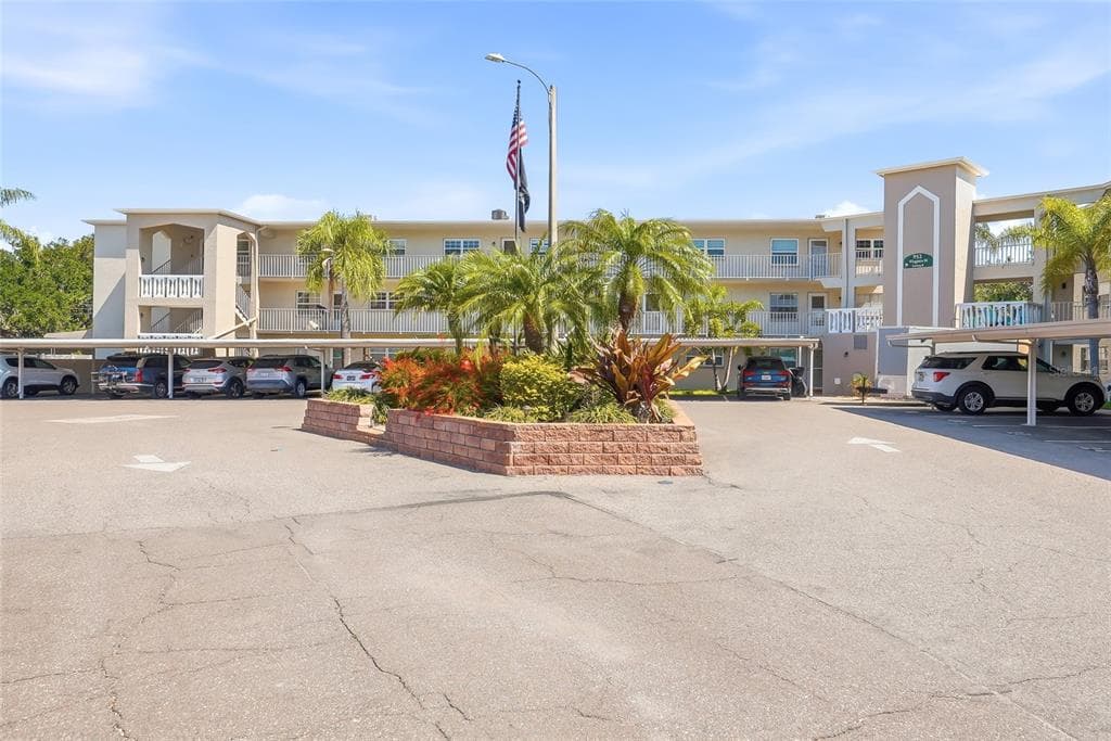 952 VIRGINIA STREET UNIT 202 DUNEDIN, FL 34698