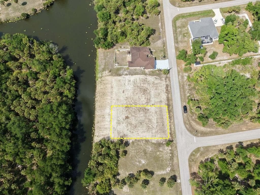 561 PEMBROKE DRIVE PORT CHARLOTTE, FL 33954