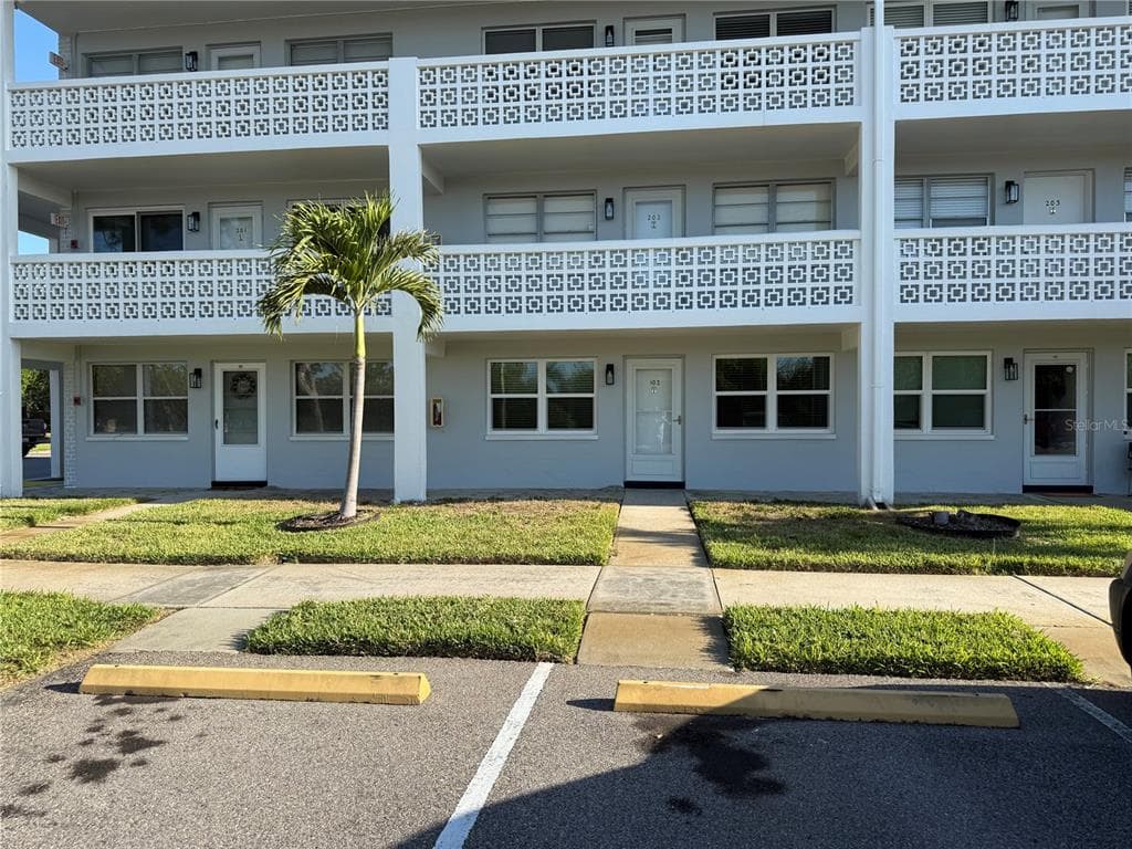 1001 77TH AVENUE N UNIT 102 ST PETERSBURG, FL 33703