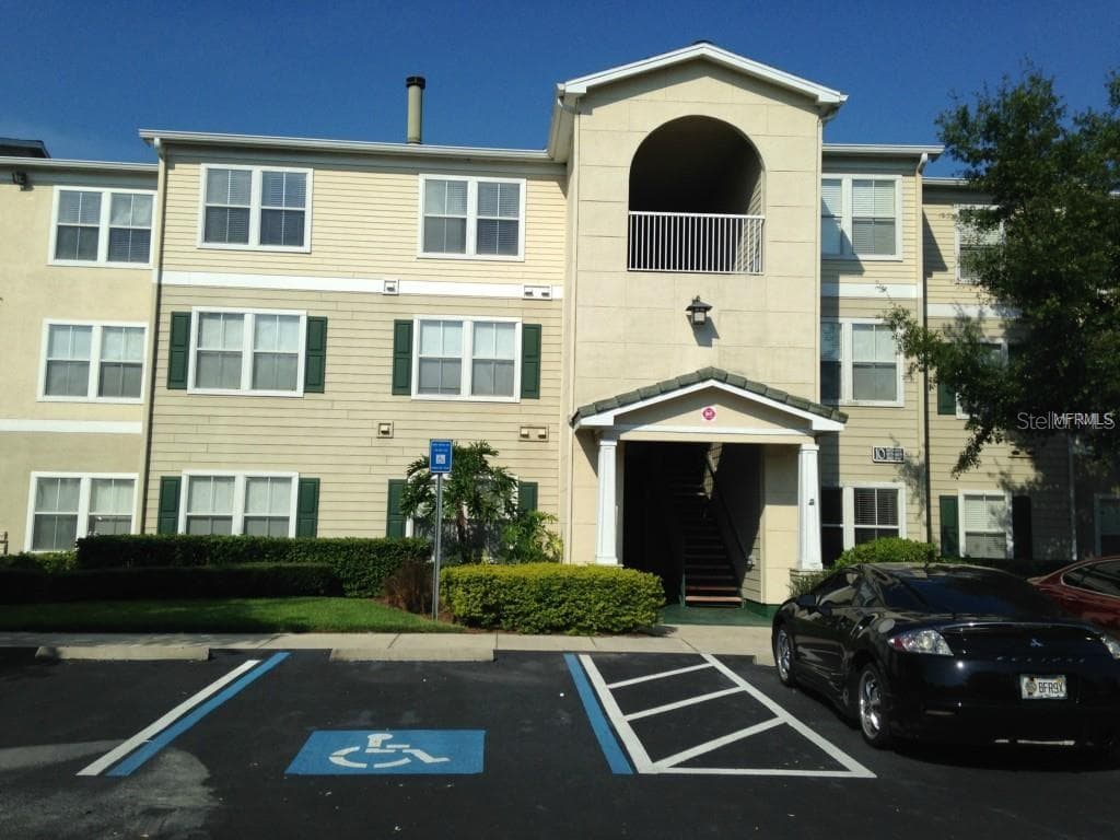 18147 STERLING GATE CIRCLE UNIT 18147 TAMPA, FL 33647
