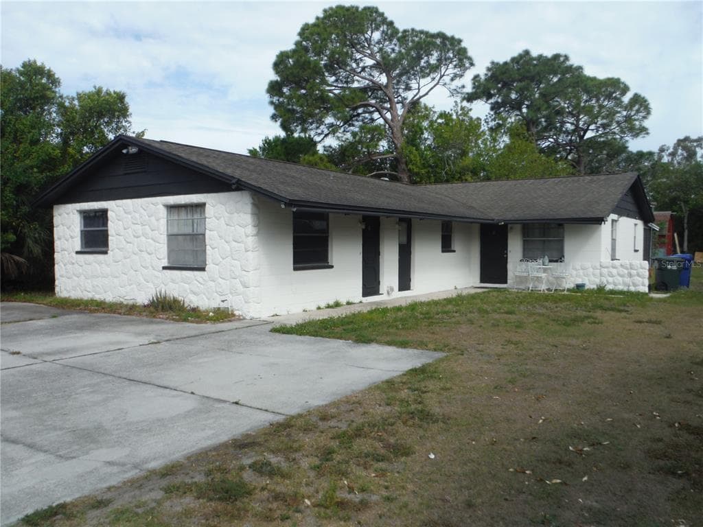 118 LAKE AVENUE SE LARGO, FL 33771