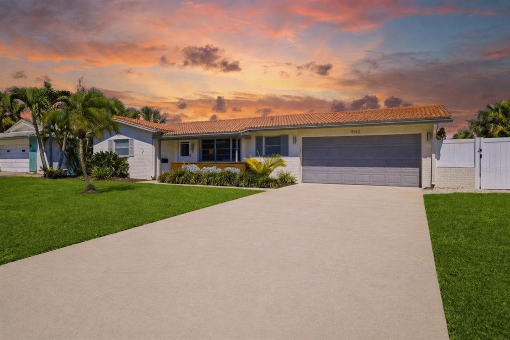 4462 39TH STREET S ST PETERSBURG, FL 33711