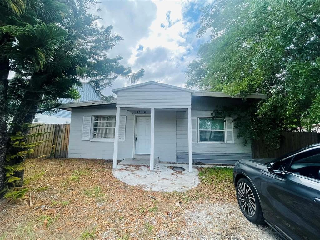 8716 N TANGERINE PLACE TAMPA, FL 33617
