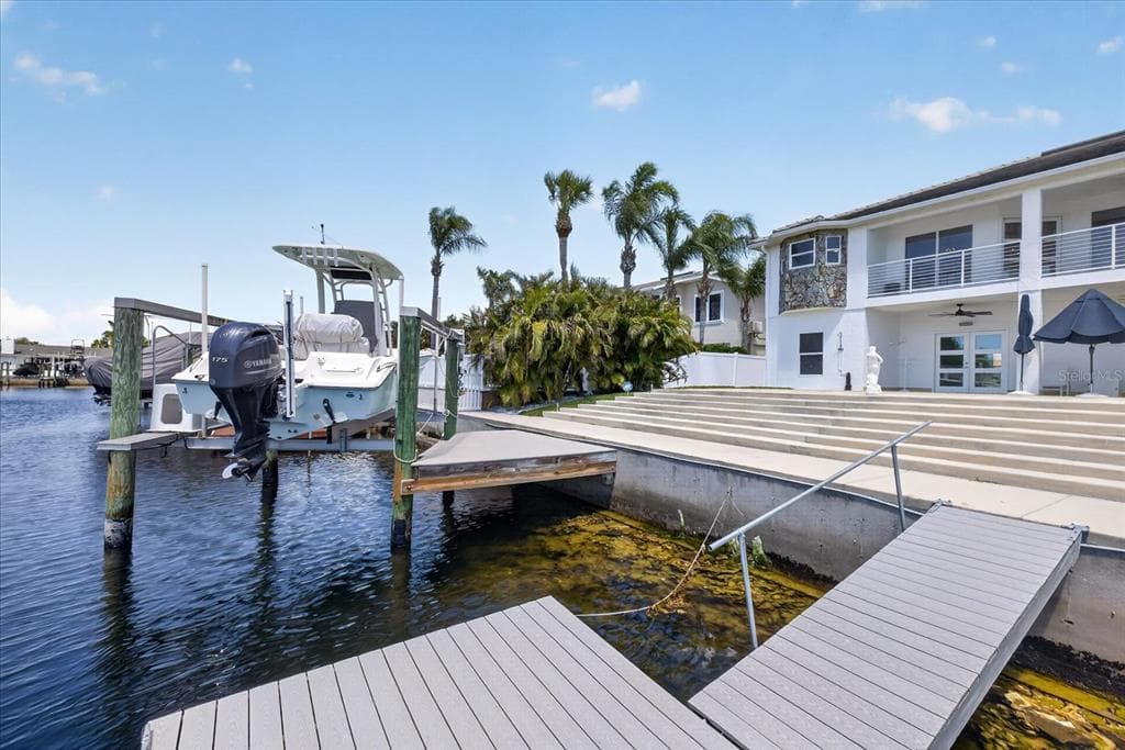 5101 SOUTH SHORE DRIVE NEW PORT RICHEY, FL 34652