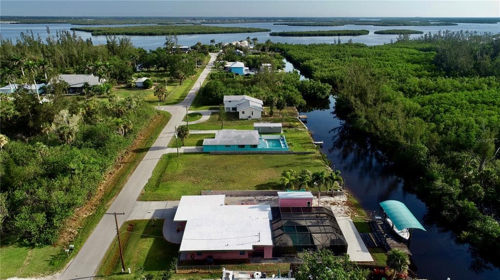 232 DARST AVENUE PUNTA GORDA, FL 33950
