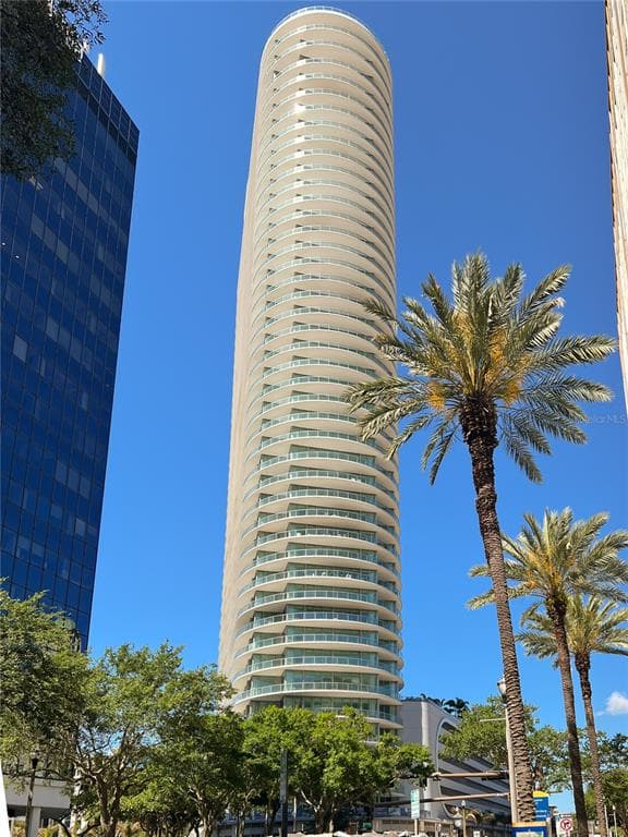 400 CENTRAL AVENUE UNIT 1806