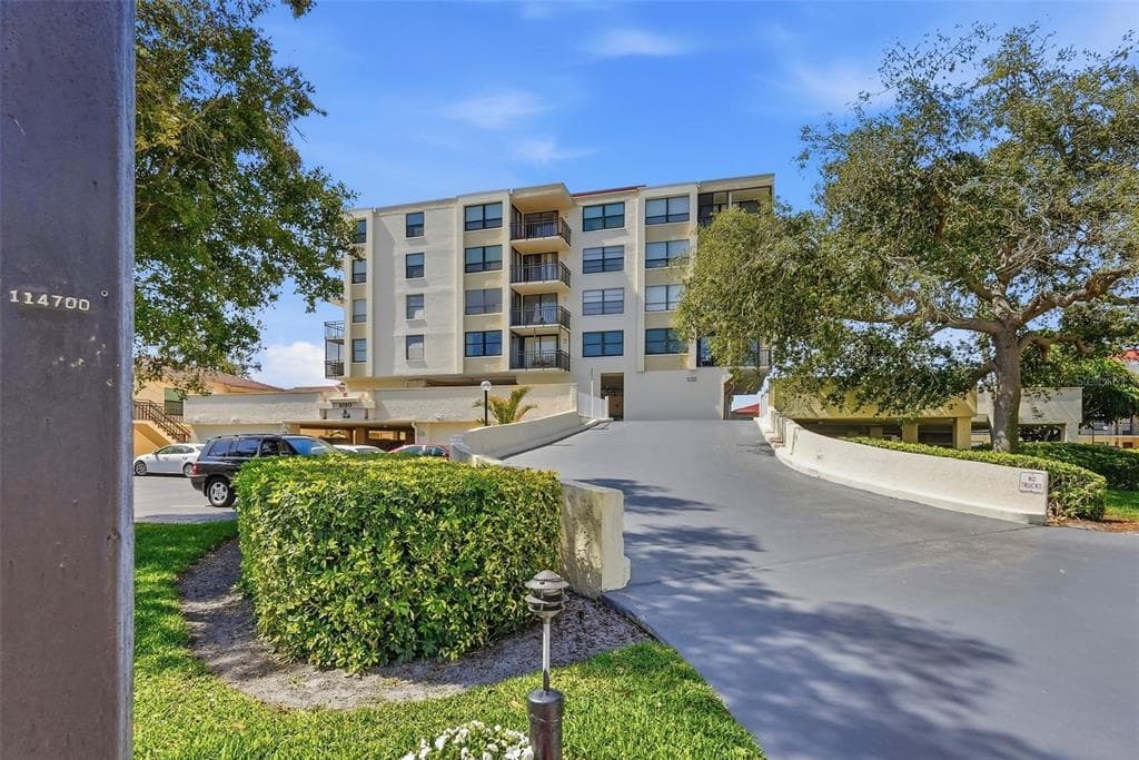 6180 SUN BOULEVARD UNIT 307 ST PETERSBURG, FL 33715