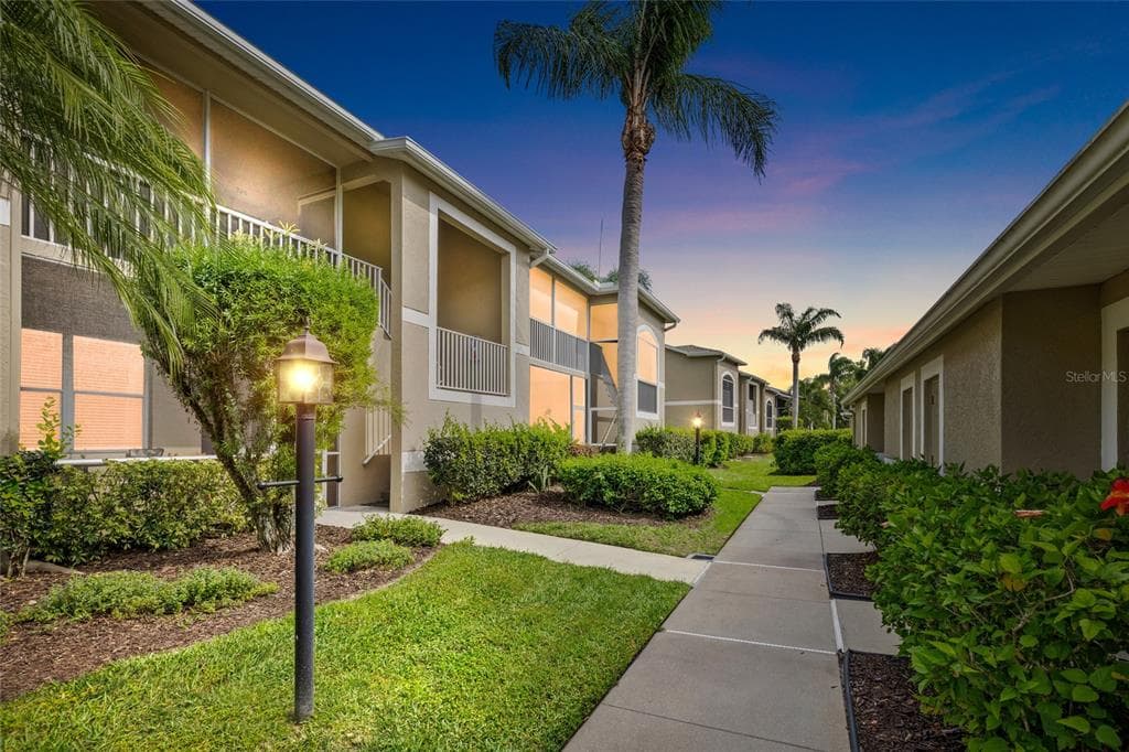 5231 MAHOGANY RUN AVENUE UNIT 325 SARASOTA, FL 34241