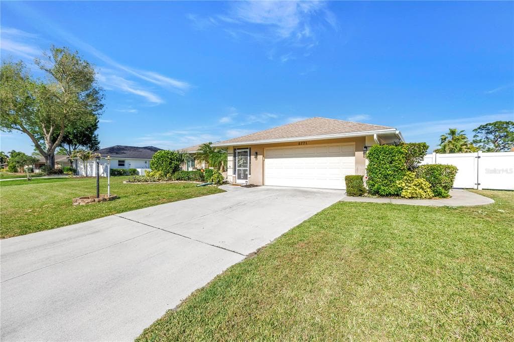 5771 TIMBERLAKE SARASOTA, FL 34243