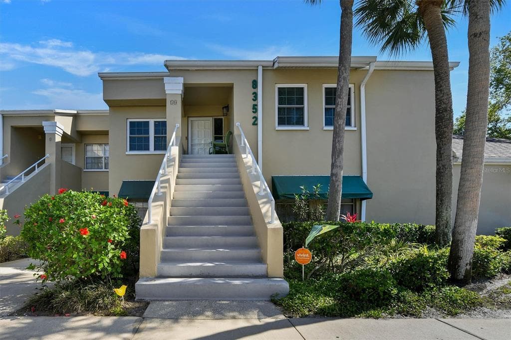 8352 MEADOWBROOK DRIVE UNIT 10 SEMINOLE, FL 33777