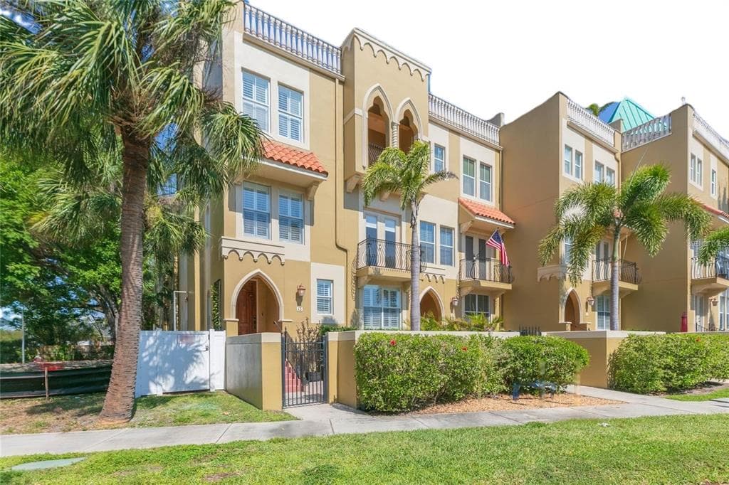 114 E DAVIS BOULEVARD UNIT 13 TAMPA, FL 33606