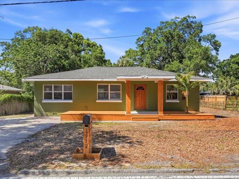 1912 E HANNA AVENUE TAMPA, FL 33610