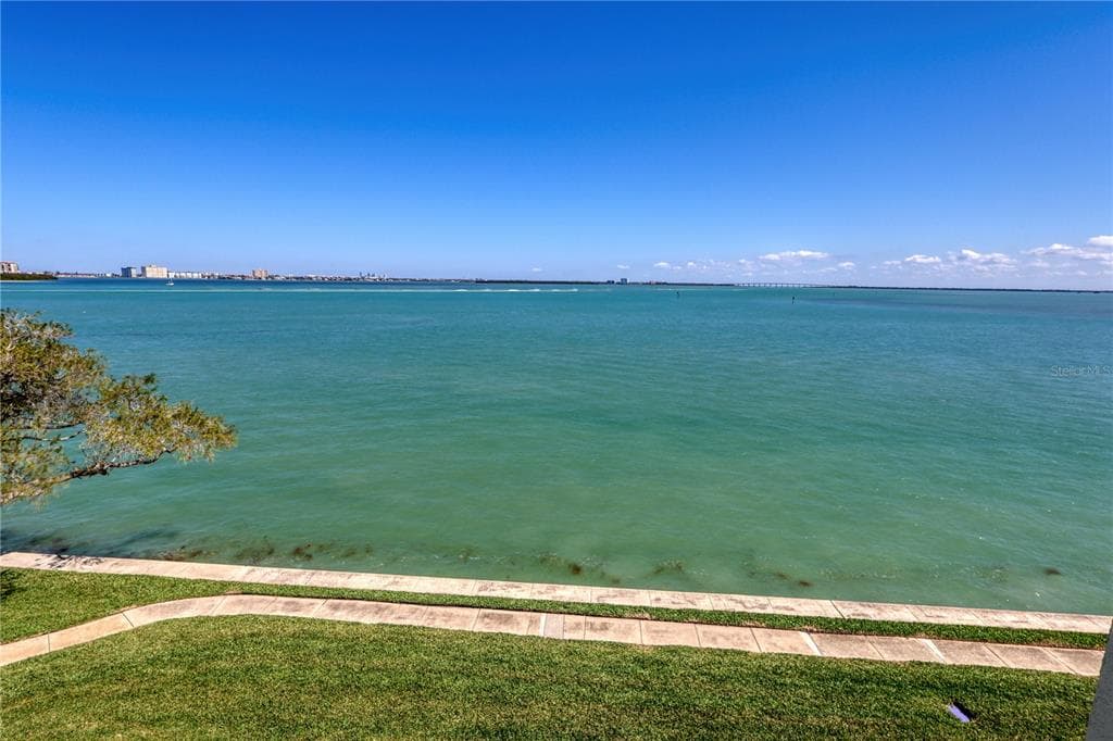 131 1ST STREET E UNIT 102 ST PETERSBURG, FL 33715