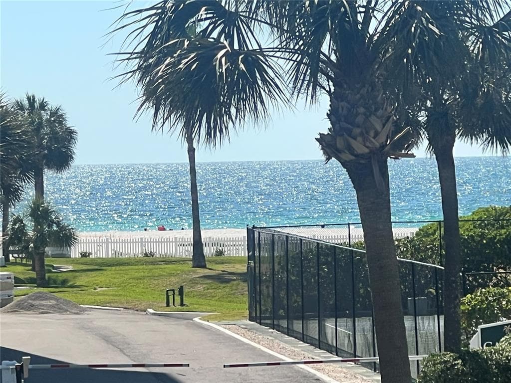 1581 GULF BOULEVARD UNIT 103N CLEARWATER BEACH, FL 33767