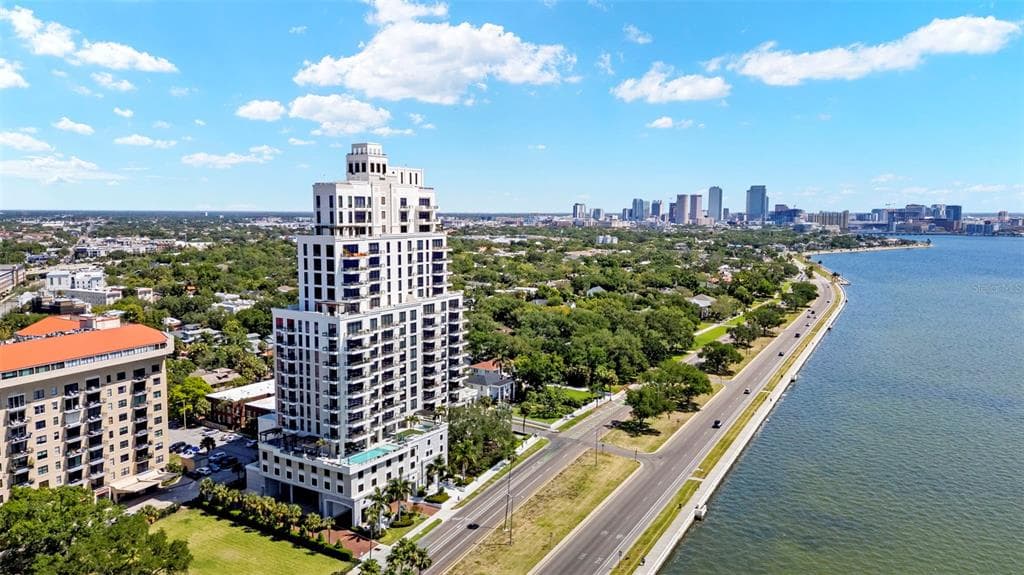 2103 BAYSHORE BOULEVARD UNIT 703 TAMPA, FL 33606