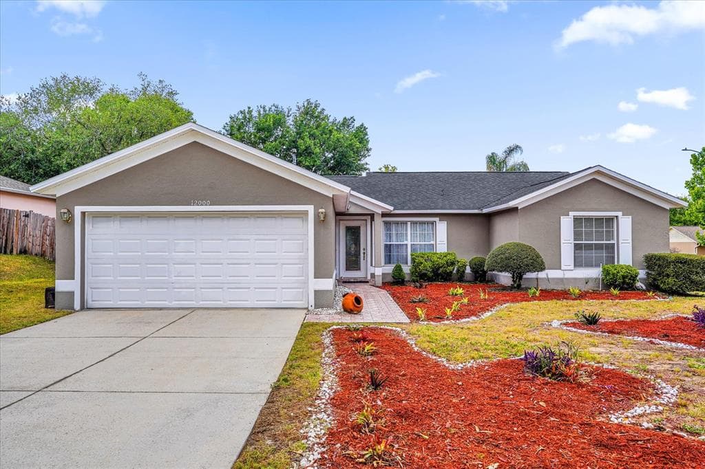 12000 WOODGLEN CIRCLE CLERMONT, FL 34711