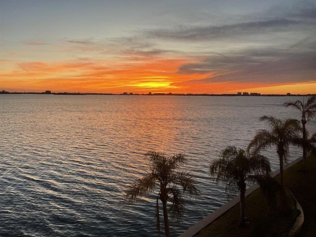 5900 SHORE BOULEVARD S UNIT 402 GULFPORT, FL 33707
