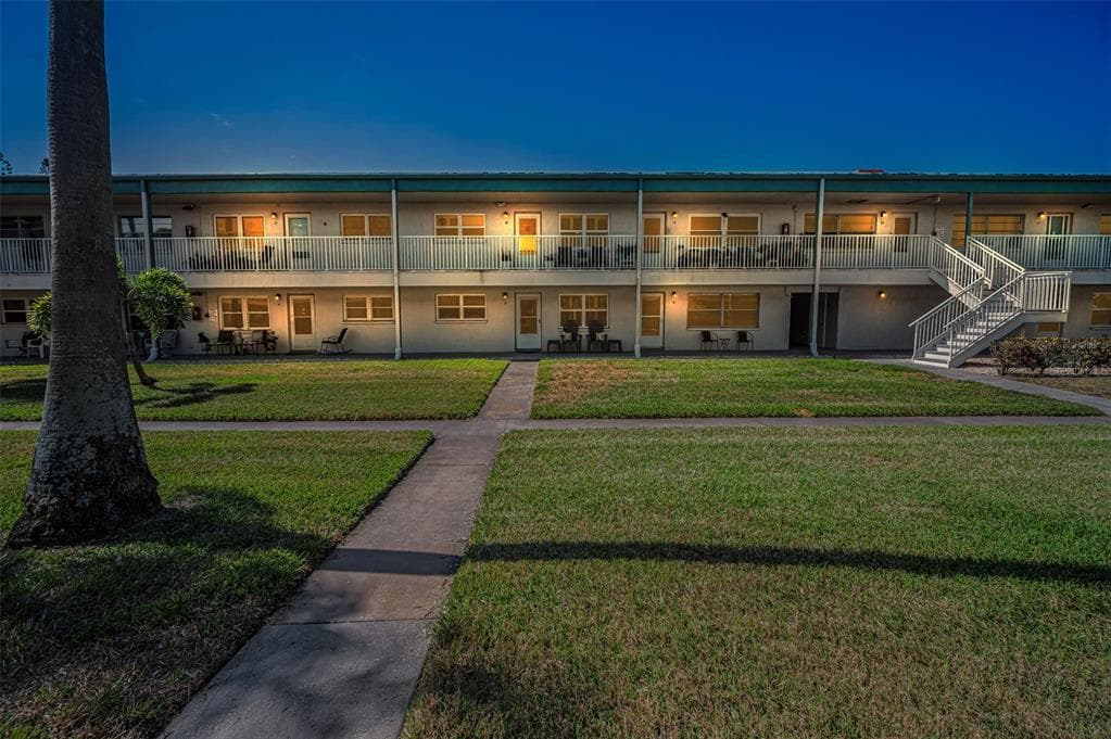 5216 81ST STREET N UNIT 5 ST PETERSBURG, FL 33709