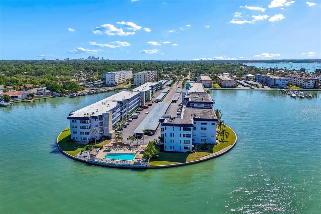 5960 30TH AVENUE S UNIT 114 GULFPORT, FL 33707