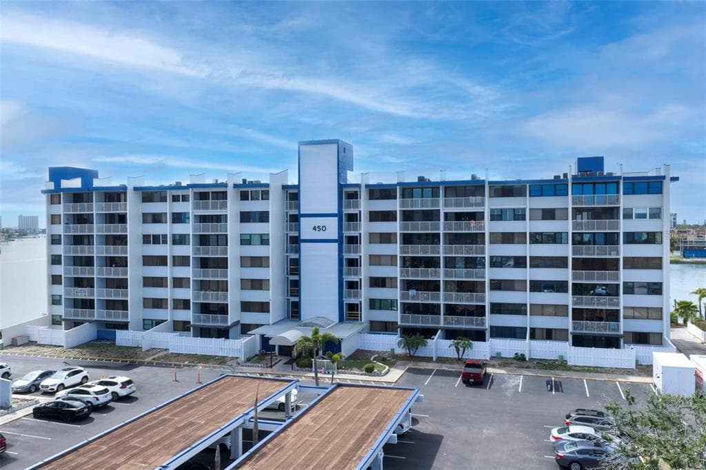 450 TREASURE ISLAND CAUSEWAY UNIT 104 TREASURE ISLAND, FL 33706