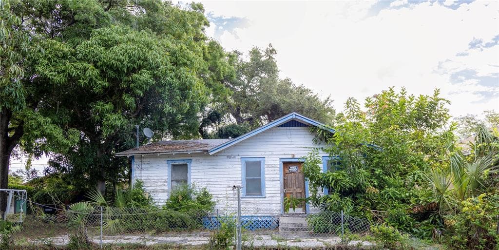 1139 HARVEYS LN CLEARWATER, FL 33756