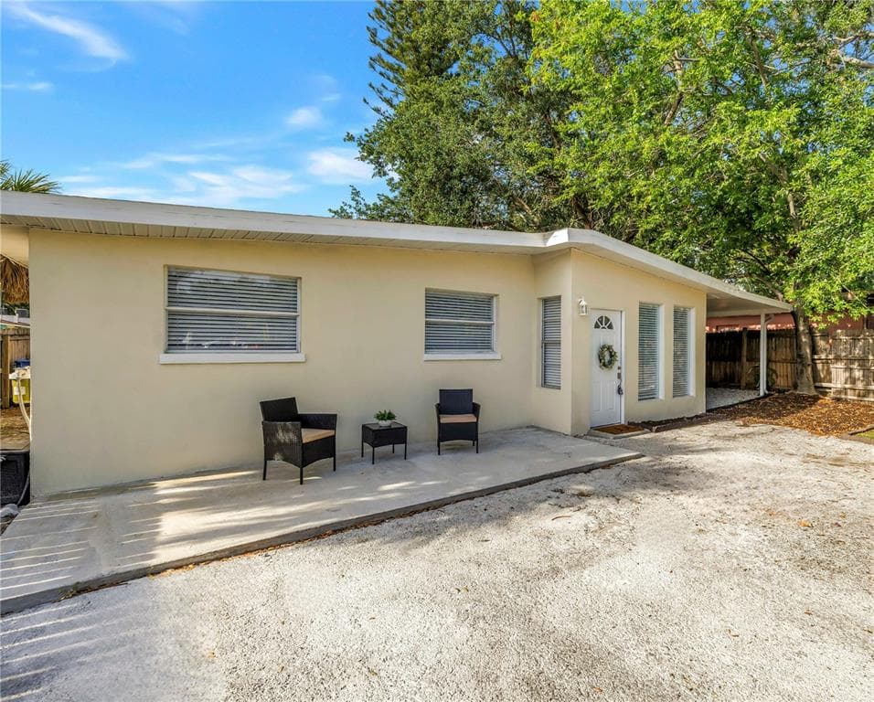 110 NE MONROE CIRCLE N UNIT 1 ST PETERSBURG, FL 33702