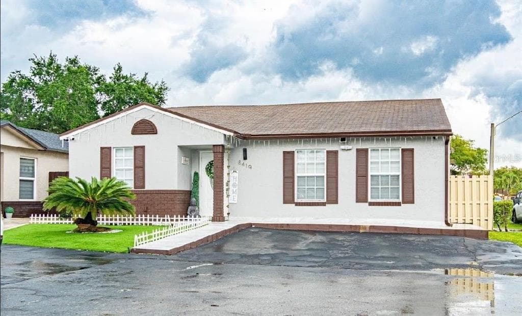 8419 NW 193RD LN HIALEAH, FL 33015