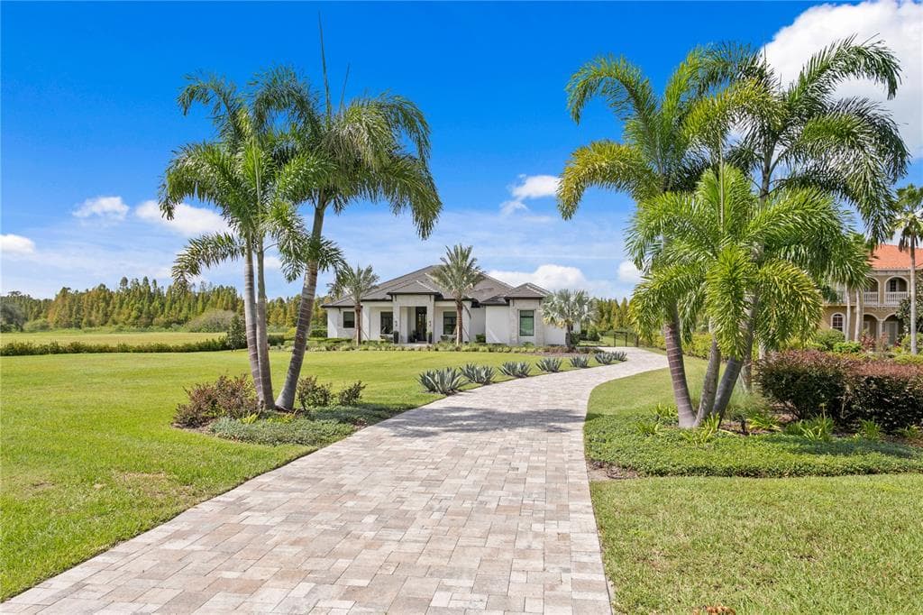 10521 BROADLAND PASS THONOTOSASSA, FL 33592