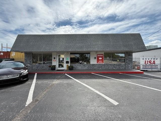 9511 N NEBRASKA AVENUE TAMPA, FL 33612