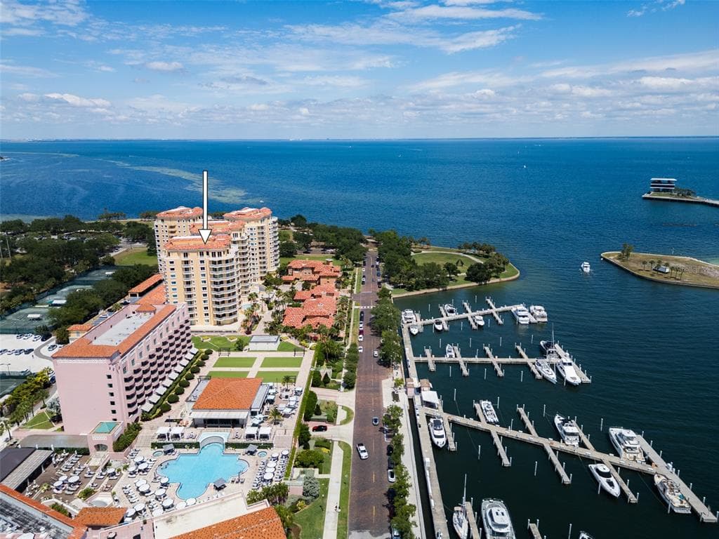 555 5TH AVENUE NE UNIT 711
