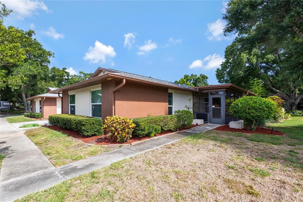 2261 SHELLY DRIVE UNIT D PALM HARBOR, FL 34684