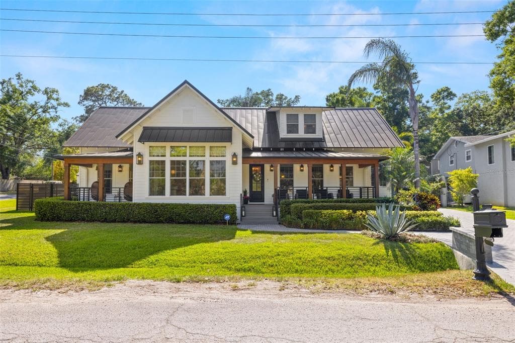 5610 N RIVER SHORE DRIVE TAMPA, FL 33603