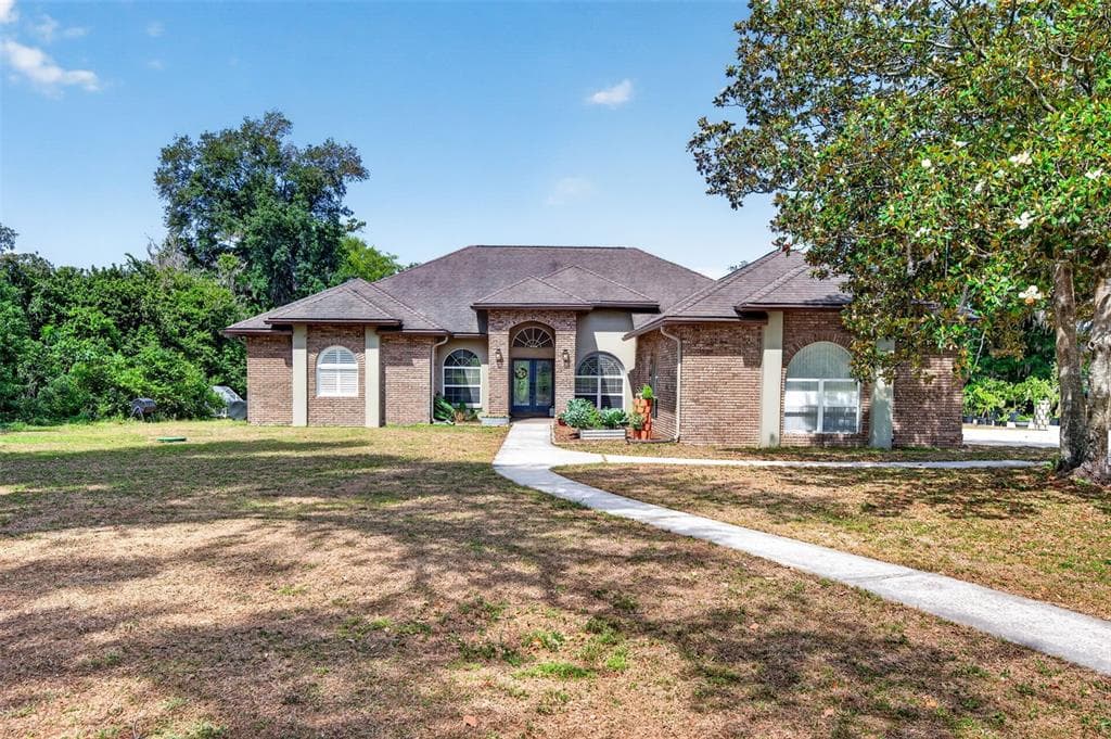 2603 CATHEDRAL OAKS PLACE PLANT CITY, FL 33565