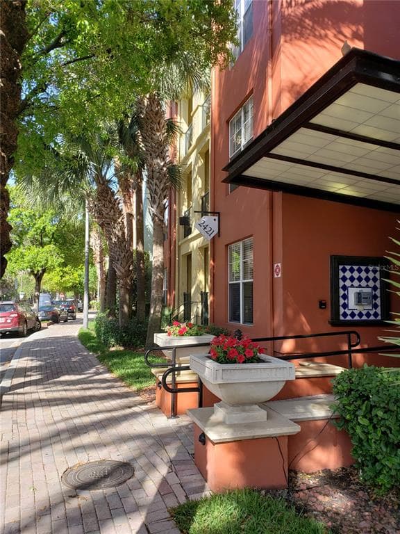 402 S ARMENIA AVENUE UNIT 114 TAMPA, FL 33609
