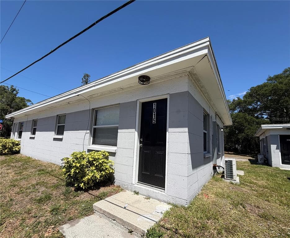 1015 VINE AVENUE CLEARWATER, FL 33755