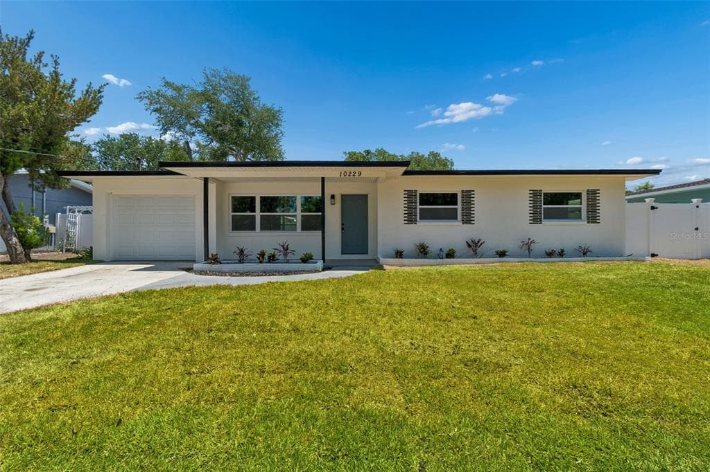 10229 N VALLE DRIVE TAMPA, FL 33612
