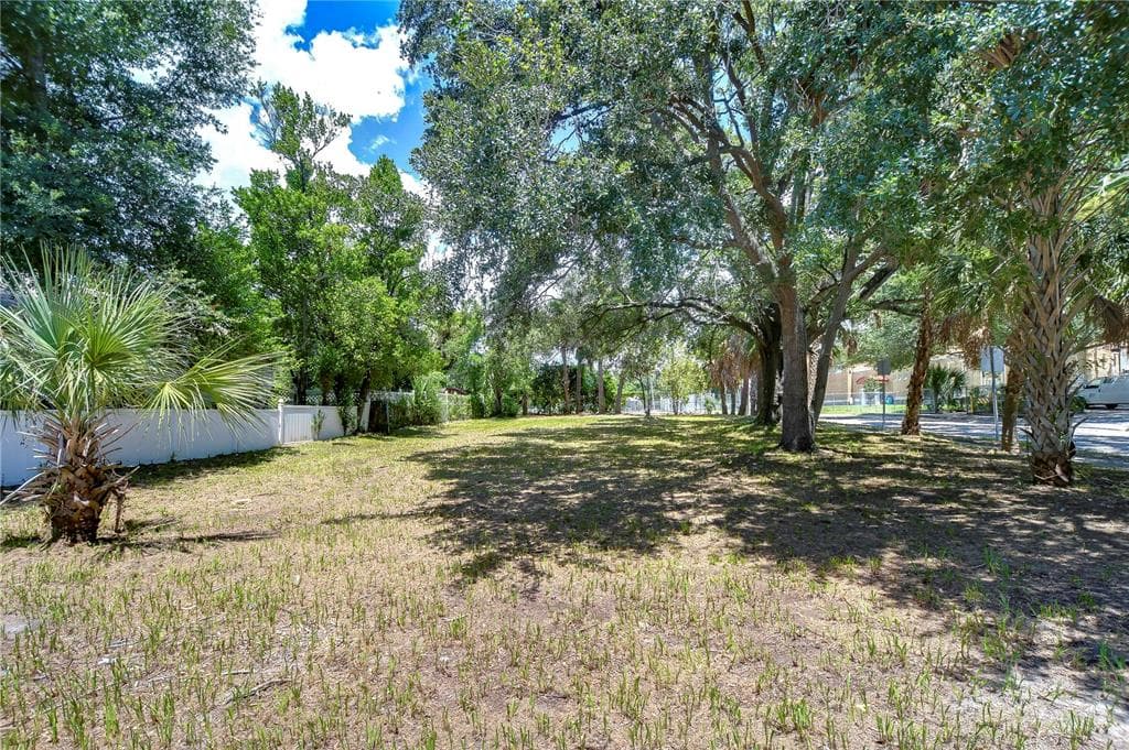 1522 E 26TH AVENUE TAMPA, FL 33605