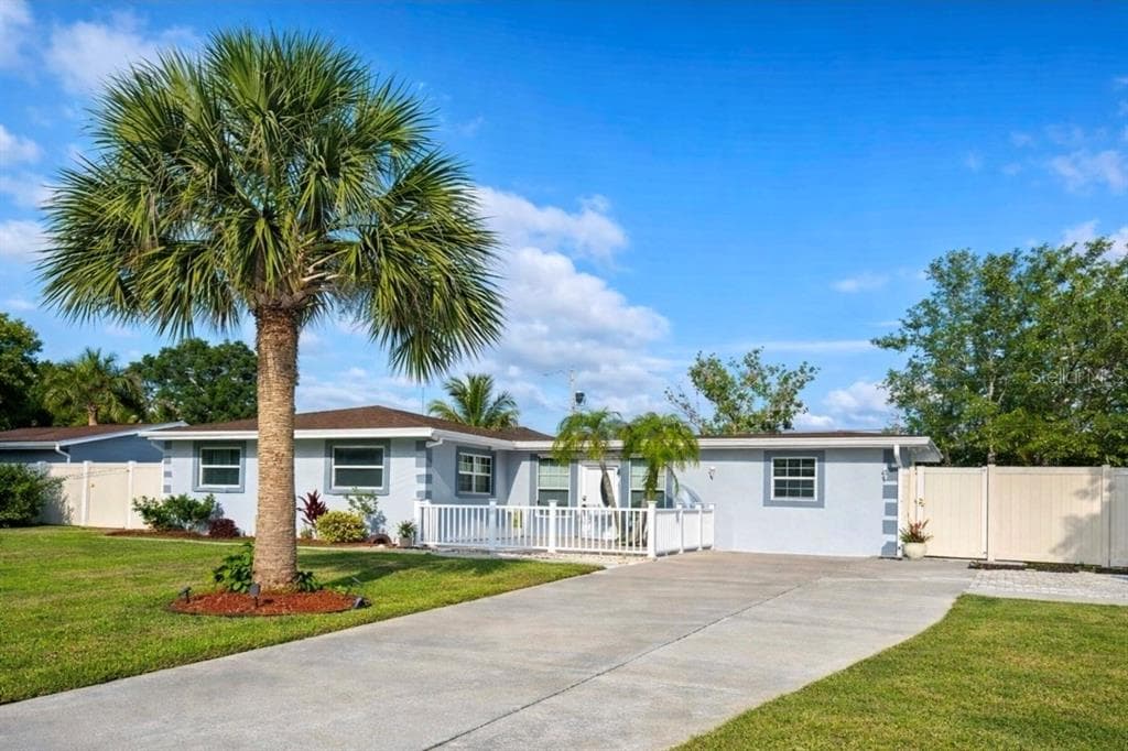 6316 FAIRWAY BOULEVARD APOLLO BEACH, FL 33572