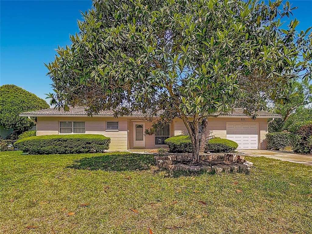 211 NW MONROE CIRCLE N
