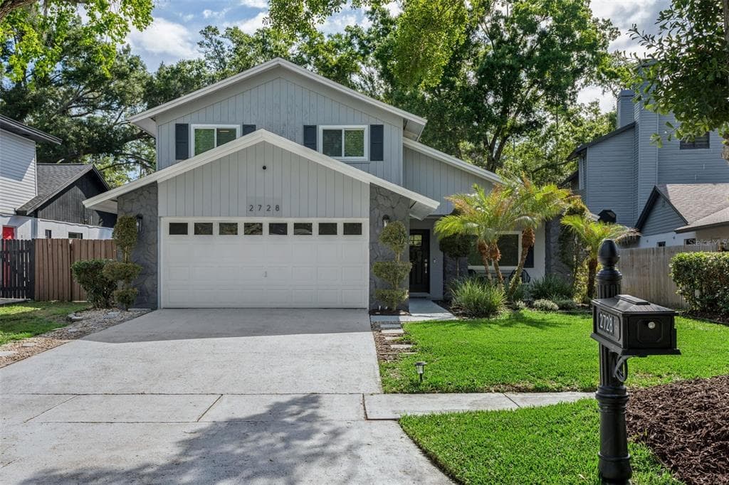 2728 LAKEVILLE DRIVE TAMPA, FL 33618