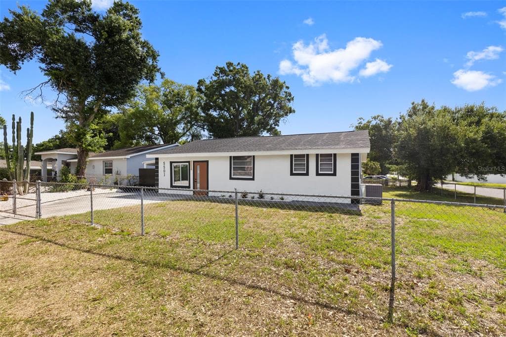 5501 N ALBANY AVENUE TAMPA, FL 33603