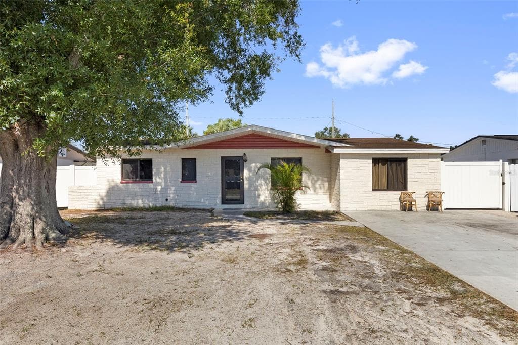 4518 EDEN ROCK ROAD TAMPA, FL 33634