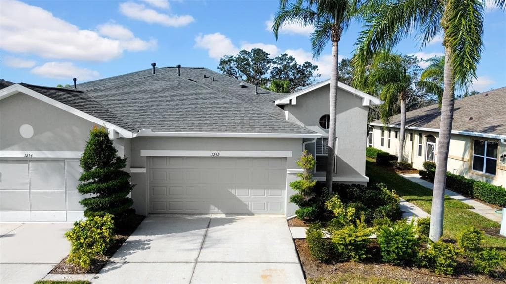 1252 LYNDHURST GREENS DRIVE SUN CITY CENTER, FL 33573