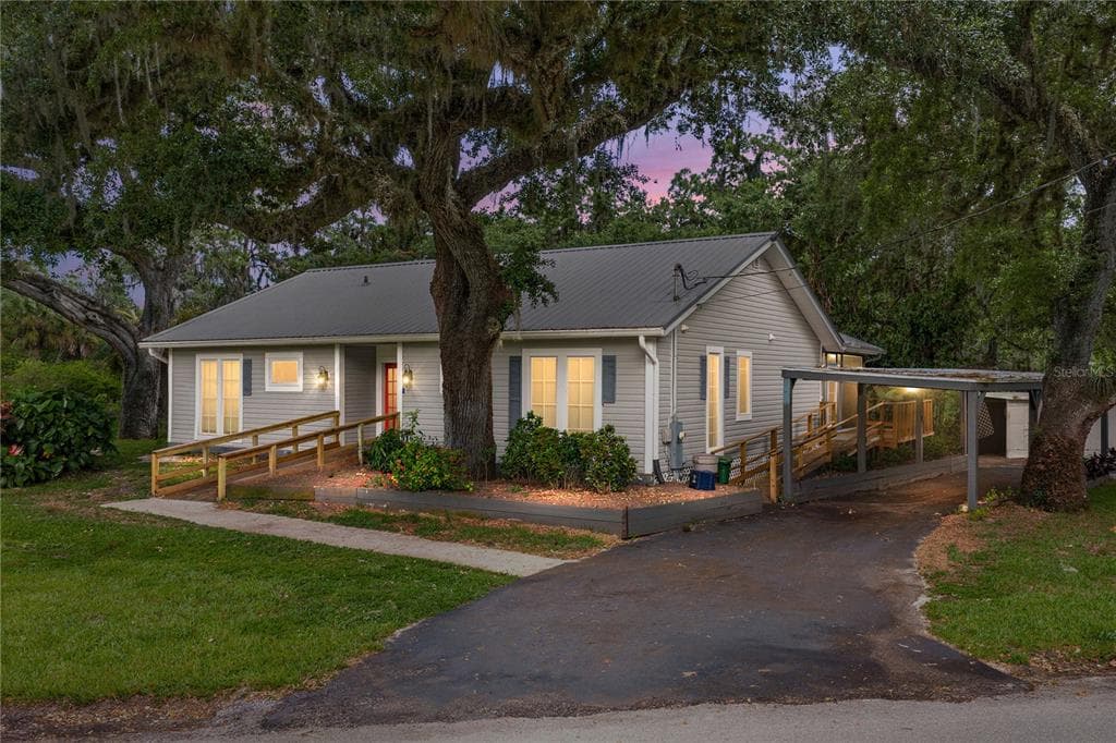 975 CALOOSA ESTATES DRIVE LABELLE, FL 33935