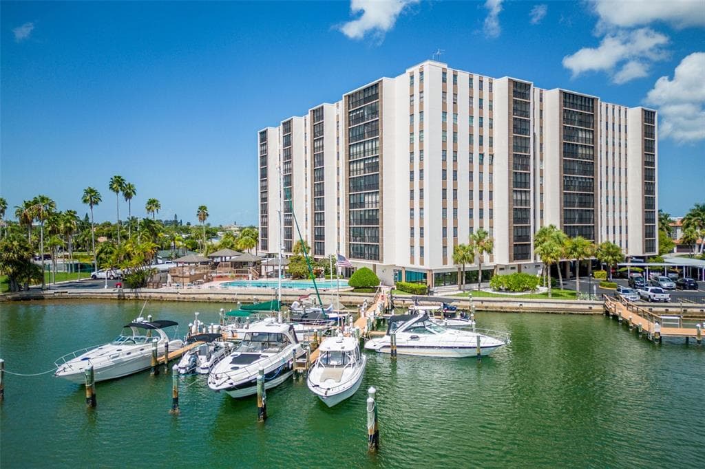 10355 PARADISE BOULEVARD UNIT 113 TREASURE ISLAND, FL 33706