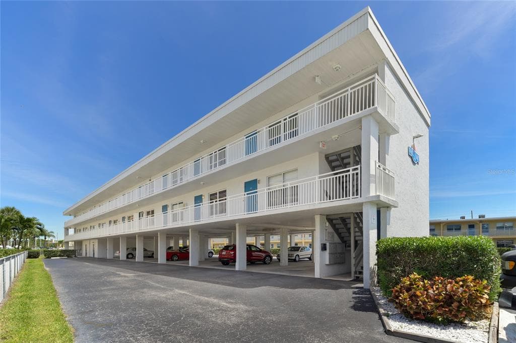 9755 HARRELL AVENUE UNIT 102 TREASURE ISLAND, FL 33706