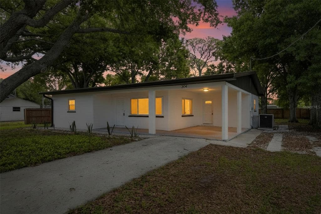 204 7TH AVENUE NW RUSKIN, FL 33570